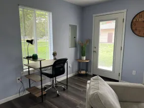 Cozy & stylish 2 bed /1bath in Maize - Image 4