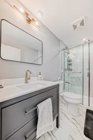 EllaP Suite, Free driveway parking - Image 4