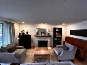 The Redwood House 2.0 Safe Cozy 2BR Pet Friendly - Image 2