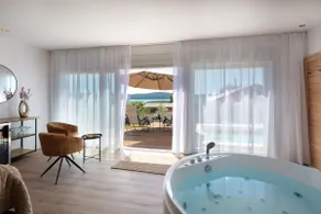 Romantic luxury oasis for couples near the beach - Image 3