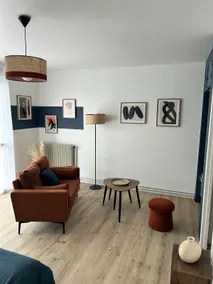 Modern apartment in downtown Laval - Image 5
