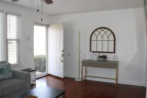 Cozy Home in the Valley- 20 min to Nashville - Image 3
