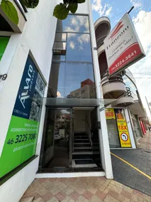 Apartment with 2 double bedrooms and 1 single - Image 3