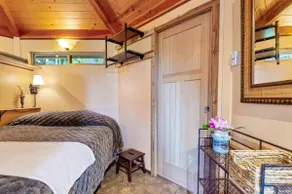Hillside Deck Cottages - Rustic Pnw Retreat 2 Bedroom Cottage - Image 4