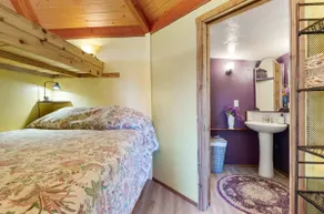 Hillside Deck Cottages - Rustic Pnw Retreat 2 Bedroom Cottage - Image 2