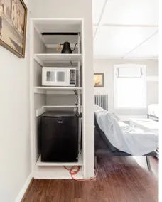 Downtown Crash & Snooze — 2 Rooms, Sleeps 7 - Image 5