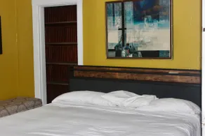 Downtown Crash & Snooze — 2 Rooms, Sleeps 7 - Image 3