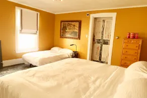 Downtown Crash & Snooze — 2 Rooms, Sleeps 7 - Image 2