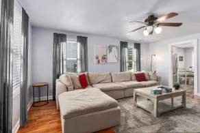 Sleeps 5|King Beds|Comfortable Stay|Warrensburg - Image 2