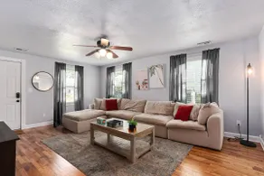 Sleeps 5|King Beds|Comfortable Stay|Warrensburg - Image 2