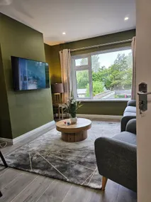 The Great Escape- Free Parking- Fantastic Location - Image 3