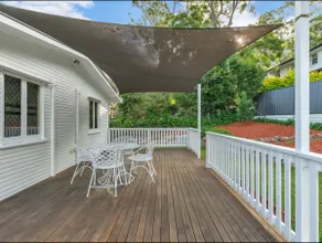 Elegant Villa Near Shopping Mall - Image 4