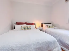 Elegant Villa Near Shopping Mall - Image 5