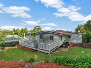 Elegant Villa Near Shopping Mall - Image 2