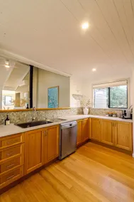 Melo Beach House - Charming Coastal Luxury - Image 5