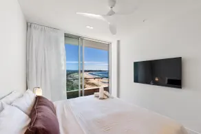 Luxurious 2BR 2BA Oceanfront Apartment Kirra - Image 3