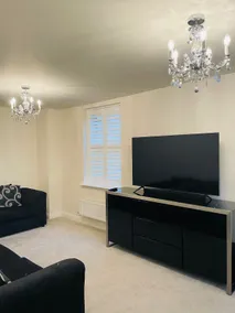 House-Sleeps 8-Parking-Garden - Image 3