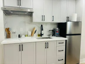 Studio Private Suite Coral Richmond Hill - Image 5