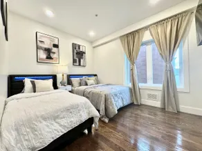 Designer 3BR Near NYC & MetLife | Free Parking - Image 4