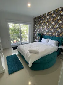 3 Story South Miami House w/Balcony & Free Parking - Image 2