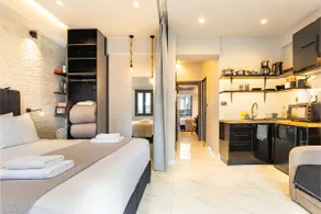 Melina's Luxury 2-Bath Central Apt + Parking 800m - Image 3