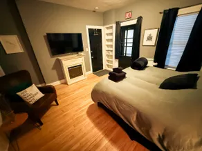 Romantic Apt. in Historic Home - Image 4