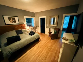 Romantic Apt. in Historic Home - Image 2