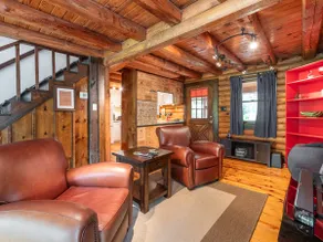 Cozy lake Norman log cabin - Image 5
