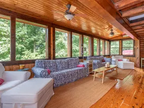 Cozy lake Norman log cabin - Image 3