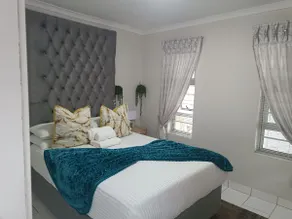 Fully equipped self-catering - Image 2