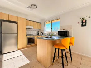 Affordable 5BR Home | Sleeps 10 | Western Sydney - Image 4