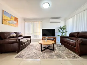 Affordable 5BR Home | Sleeps 10 | Western Sydney - Image 3