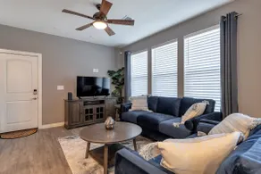 Newer 3 bedroom house - Pet and Family Friendly! - Image 2