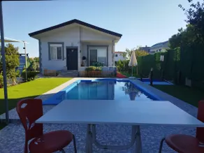 Tiny Home Detached House with Pool - Image 4