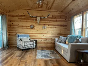 The Longhorn Lodge/ Private deck / Pet Friendly - Image 2