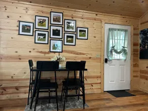 The Longhorn Lodge/ Private deck / Pet Friendly - Image 5