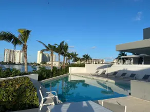 Luxury 2BR Apartment in Marina Condos - Image 3