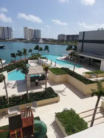Luxury 2BR Apartment in Marina Condos - Image 5