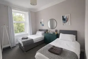 Beautiful spacious apartment in town centre - Image 3