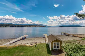 Lakefront home with kayaks, dock, WiFi - Image 2