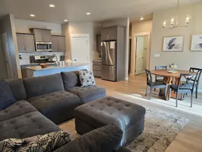 Apple Tree House 3BR with a Hot Tub and an Arcade - Image 2
