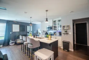 Modern Luxury+great area! Fenced yard & kids beds! - Image 4