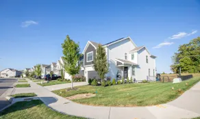 Modern Luxury+great area! Fenced yard & kids beds! - Image 3