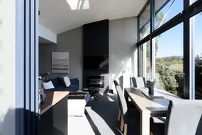 Tamar Valley Treetop Retreat with River Views - Image 5
