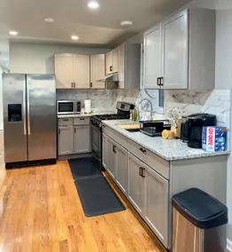 4BR Downtown Retreat Free Street Parking - Image 3