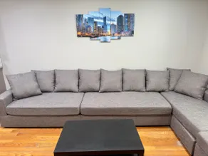 4BR Downtown Retreat Free Street Parking - Image 4