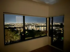 Top Floor Water View Apartment, 1KM to Balmoral - Image 5