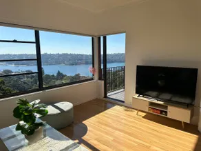 Top Floor Water View Apartment, 1KM to Balmoral - Image 2