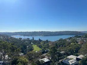 Top Floor Water View Apartment, 1KM to Balmoral - Image 3