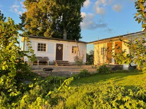 Lakeside cabin in scenic Arkelstorp - Image 2